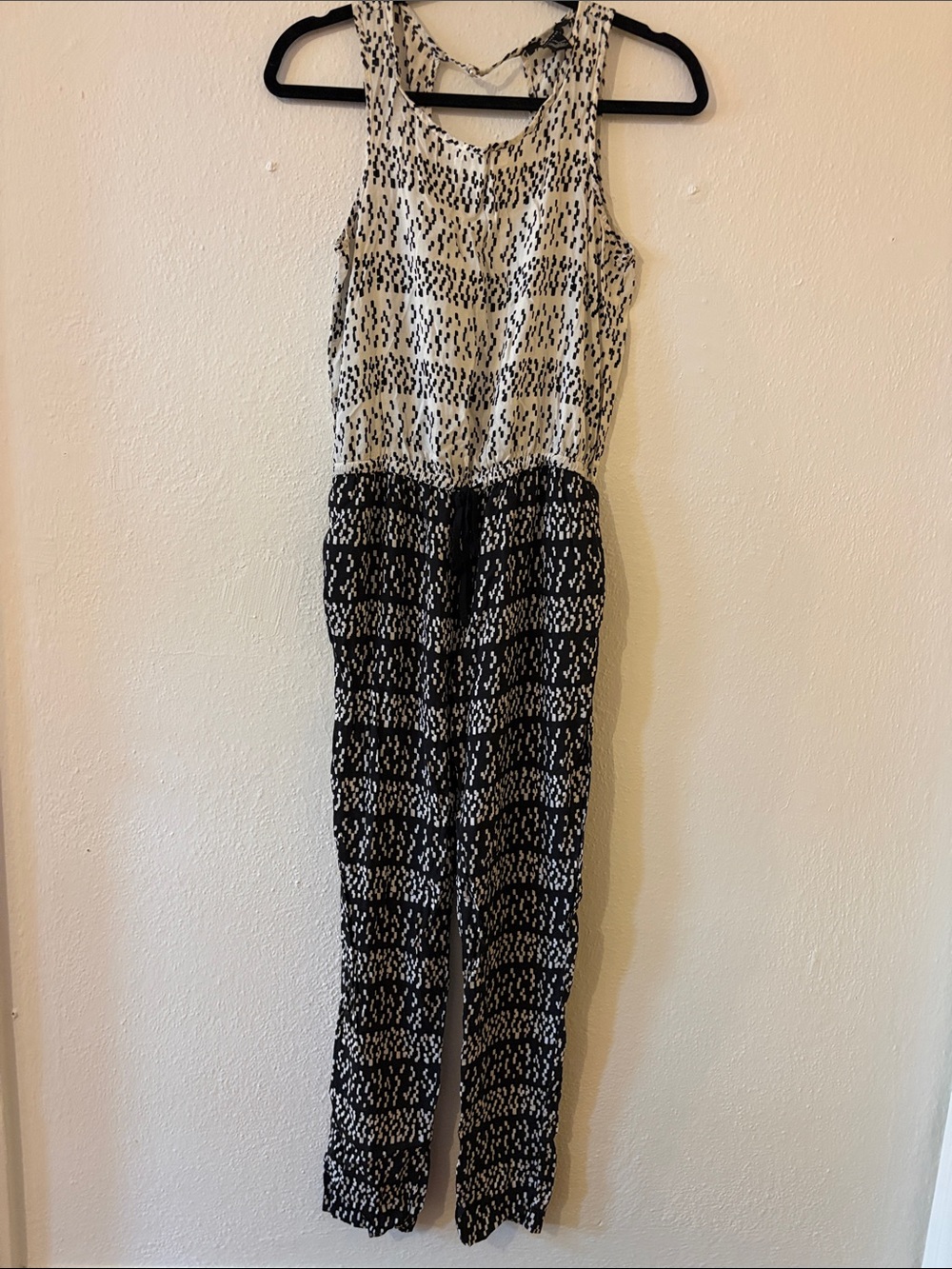 Forever 21 Black & White Printed Sleeveless Jumpsuit With Open Back & Pockets